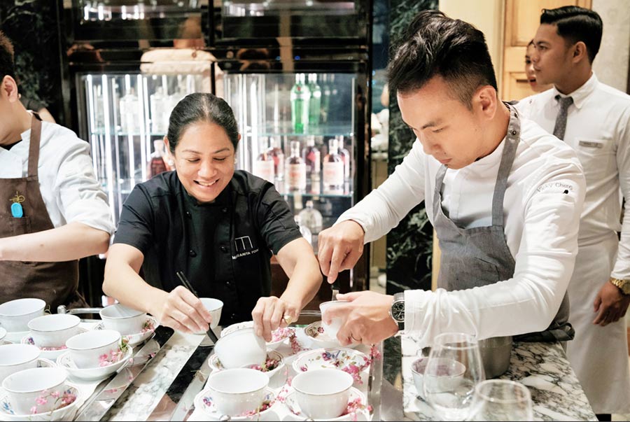 Chefs Margarita Forés and Vicky Cheng at work
