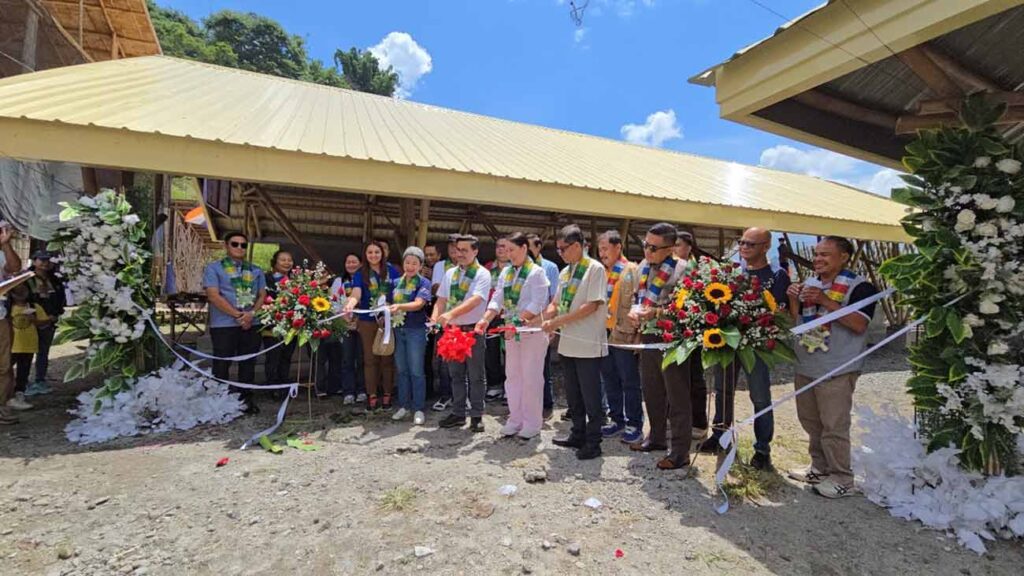 BASE general manager Luis Felipe Lopez and Mahintana Foundation executive director Liza Hora and president Martiniano Magdolot inaugurate the Polomolok bamboo treatment facility.