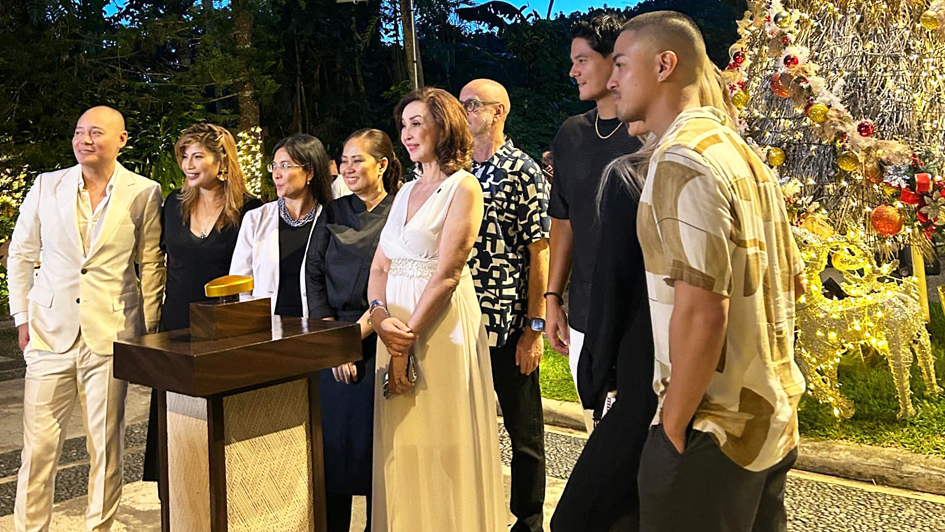 Celebrities Daniel Matsunaga and Cory Quirino with The Farm guests