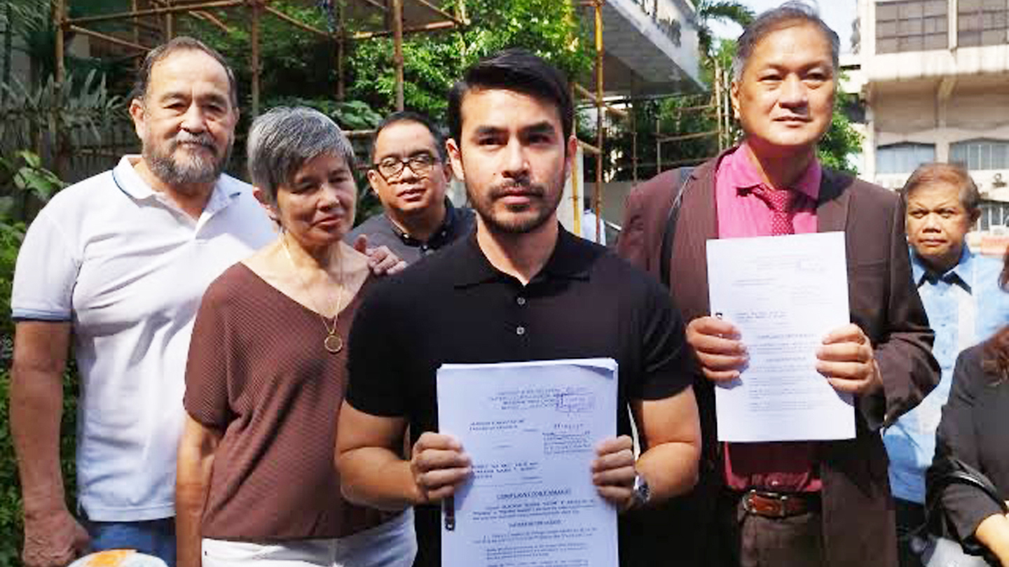 Atom’s parents Miguel and Carol Araullo, author Noel Ferrer, Atom Araullo and lawyer Tony La Viña
