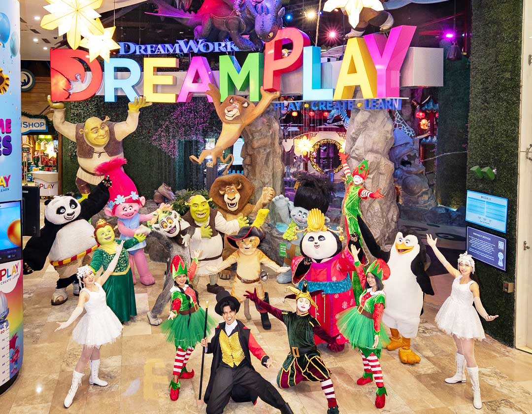 DreamPlay's All-Star Holiday Parade