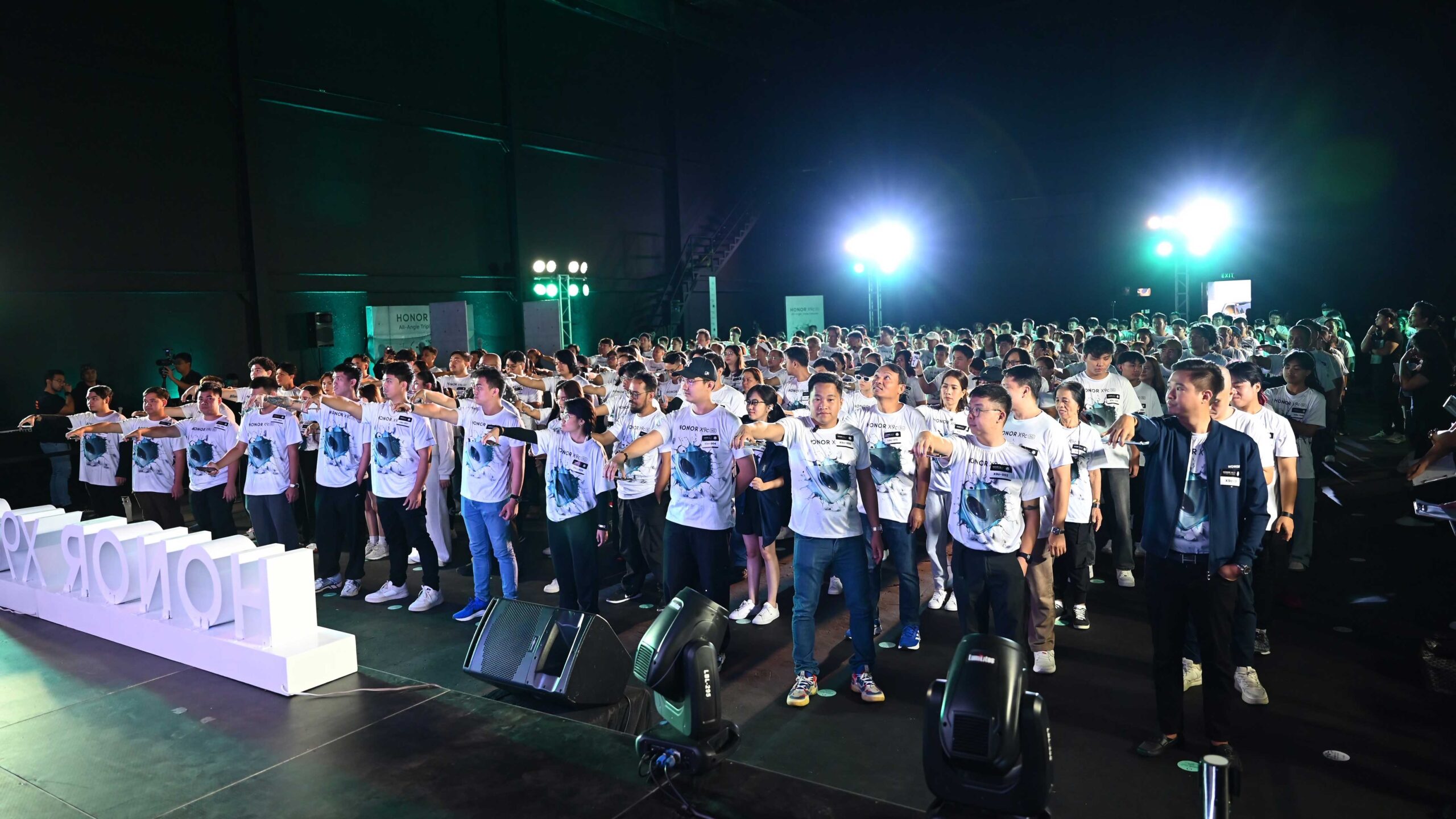 HONOR gets in the records with the most number of phones dropped at the same time.