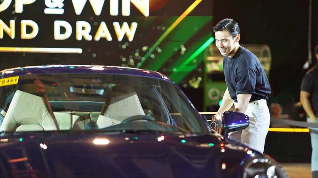 Enchong Dee gets up close with the Porsche 911 Carrera S, the Grand Prize of Landers’ 8th Anniversary celebration.