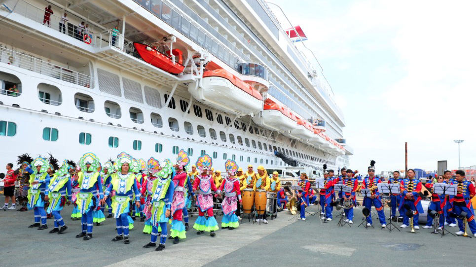 Carnival Panorama last year became the first Carnival Cruise Line to visit Manila. (CARNIVAL-NEWS.COM)