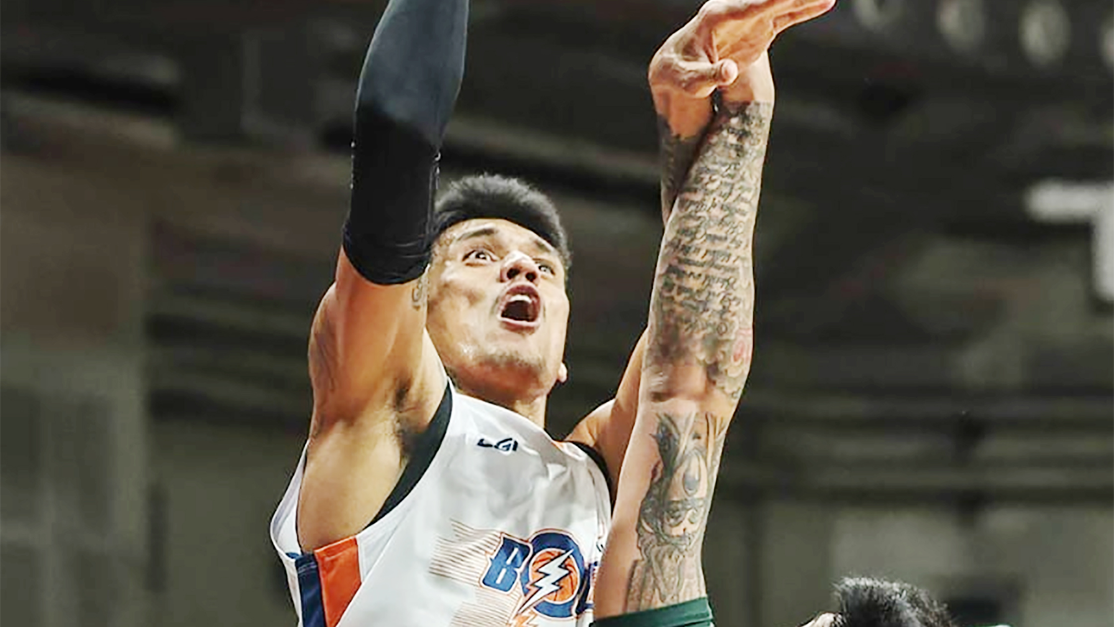 RISING: Meralco veteran big man Raymond Almazan, here trying to score off Terrafirma center Louie Sangalang, is expected to play a crucial role in the Bolts’ title defense.