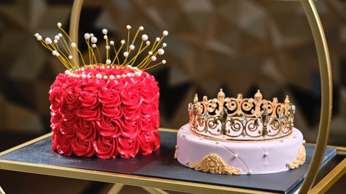 Hilton Manila offers Mother’s Day Queen-themed cakes.