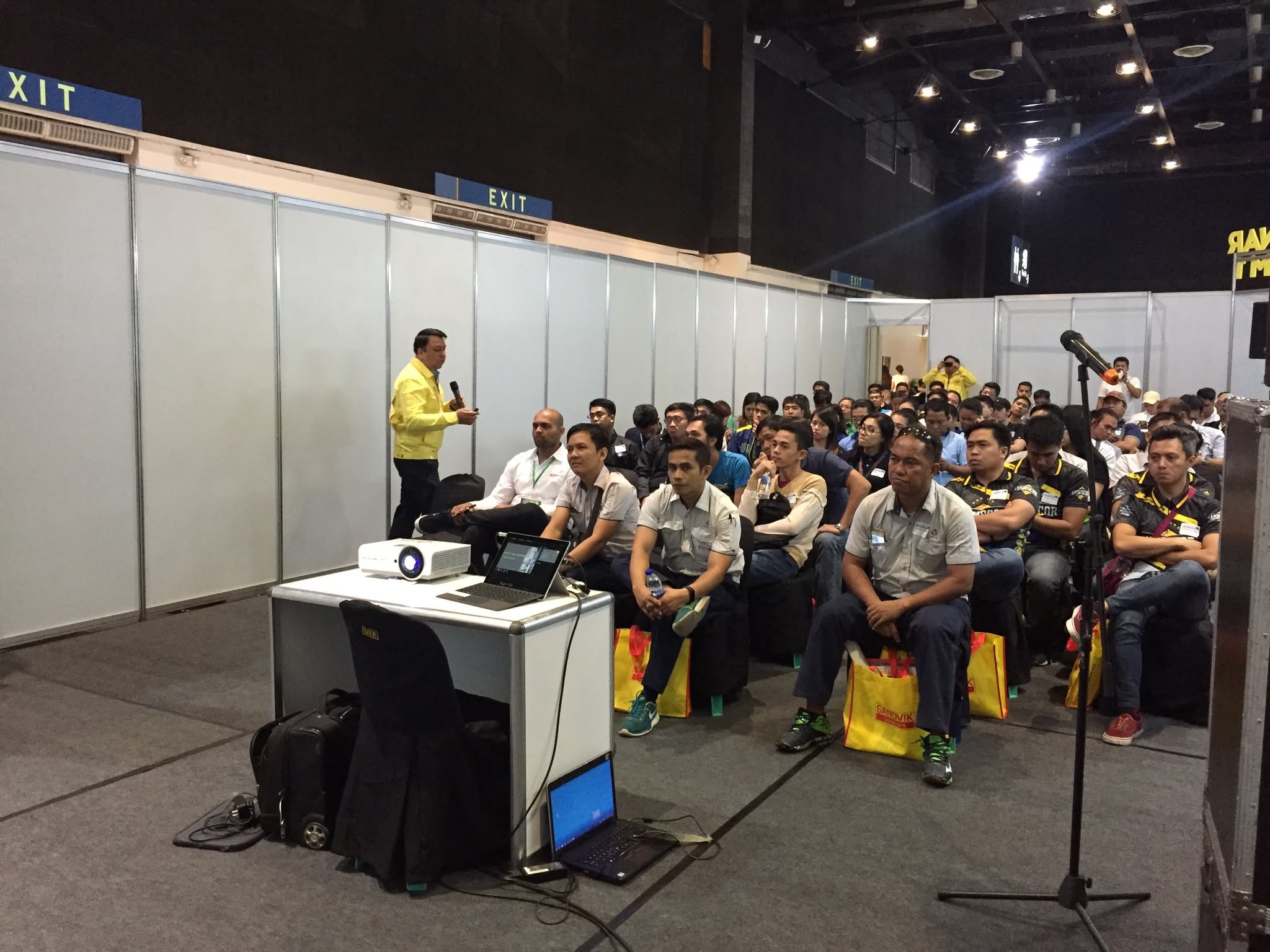 Visitors attending a technical seminar presented by one of the exhibitors at IMTAP & PSMEX 2025